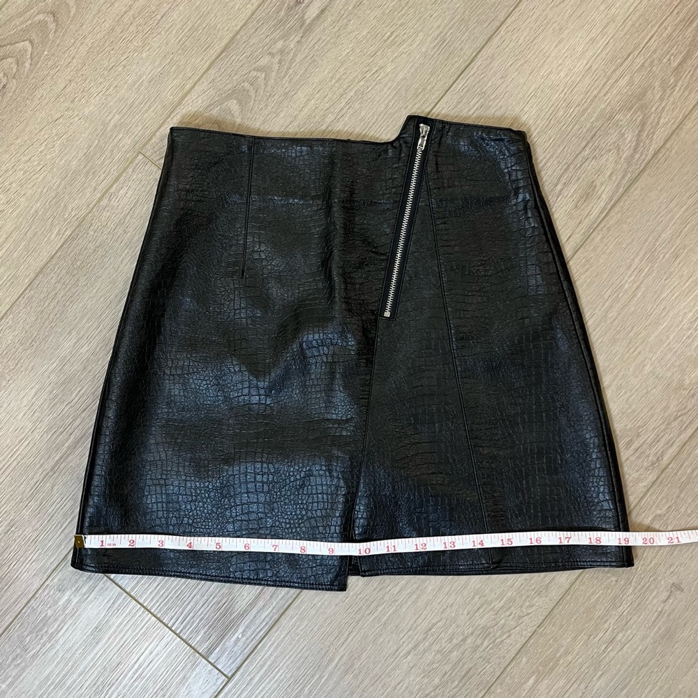 ZY Goddess Black Faux Leather Skort - Size M - FREE SHIPPING on Bundles $95+ - Picture 12 of 14